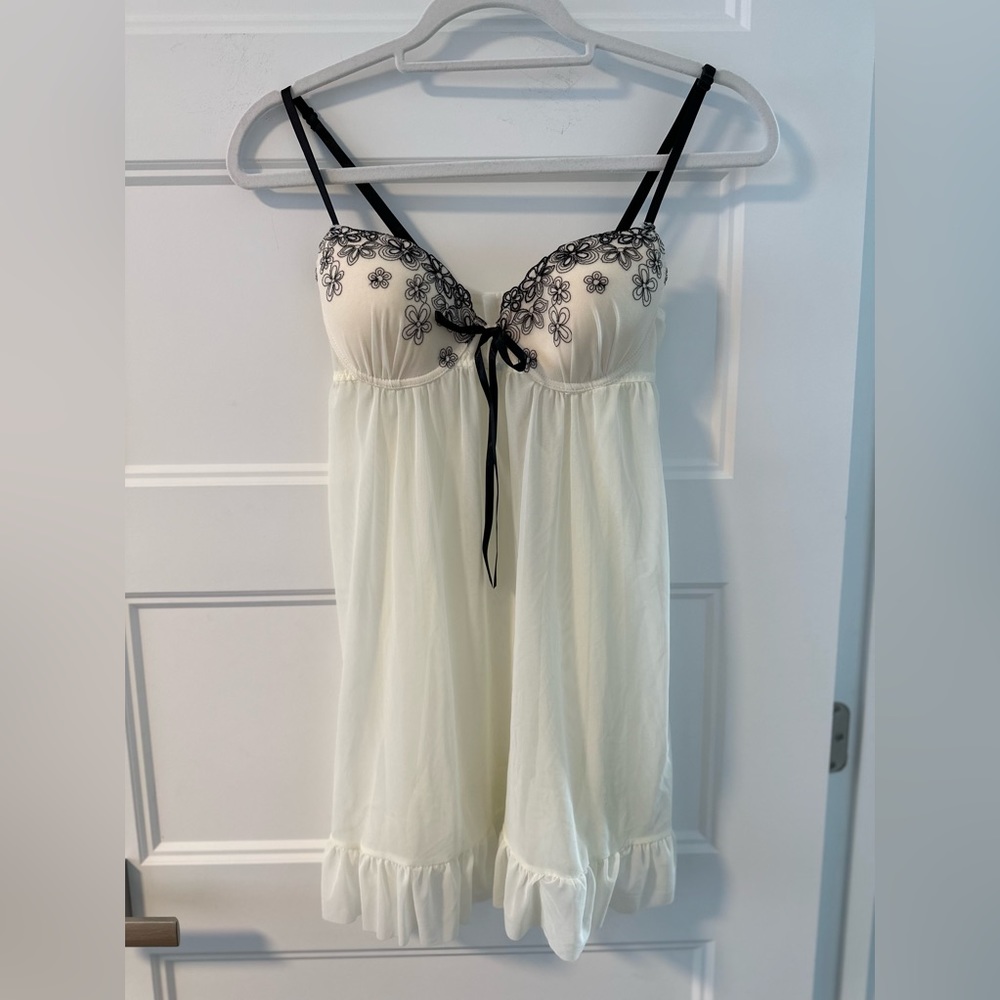 La vie en rose Lace and Mesh Babydoll white size Small New without tag